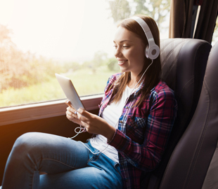 Coach-Travelling-Alone-or-Group