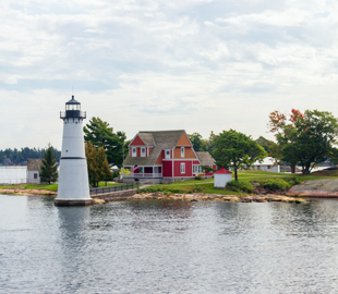 kingston-cruises-lighthouse